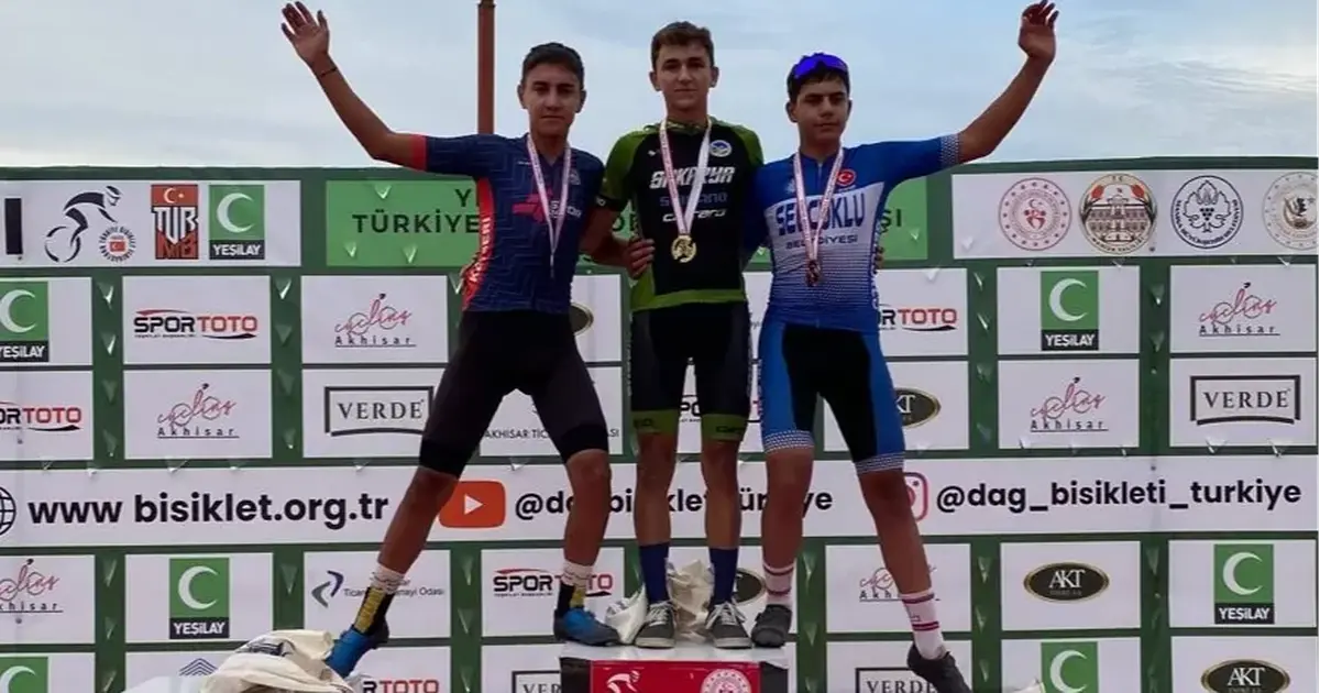 Sakarya'nın genç pedalları 42 madalyayla sezonu taçlandırdı