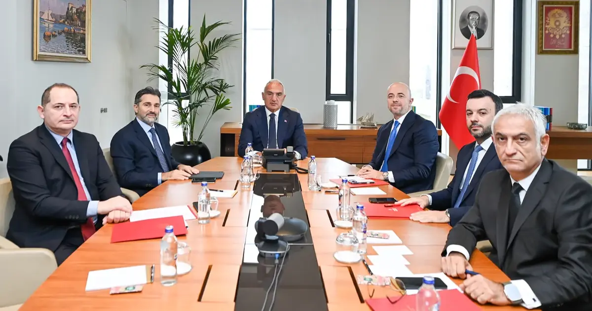 Bakan Ersoy ve THY yönetiminden turizm zirvesi