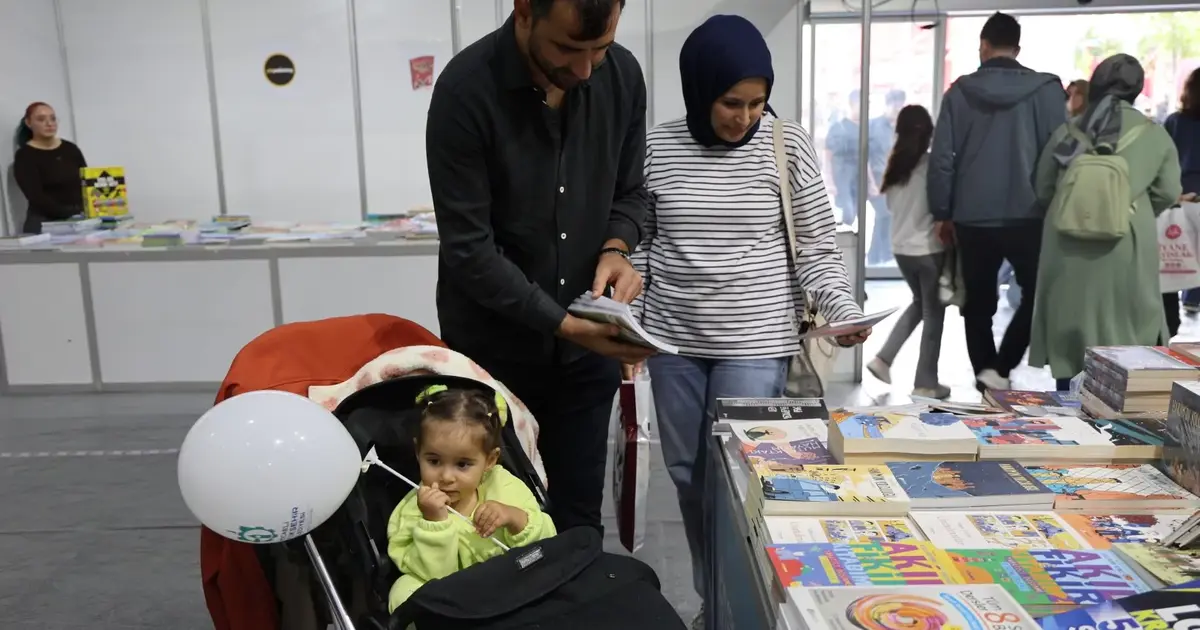Minik eller bu fuarda ilk kitaplarını seçti - Gündem Haberleri
