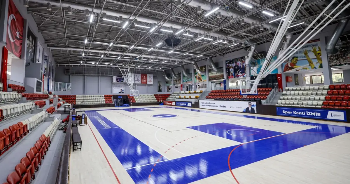 İzmir'de Celal Atik Spor Salonu yenilendi