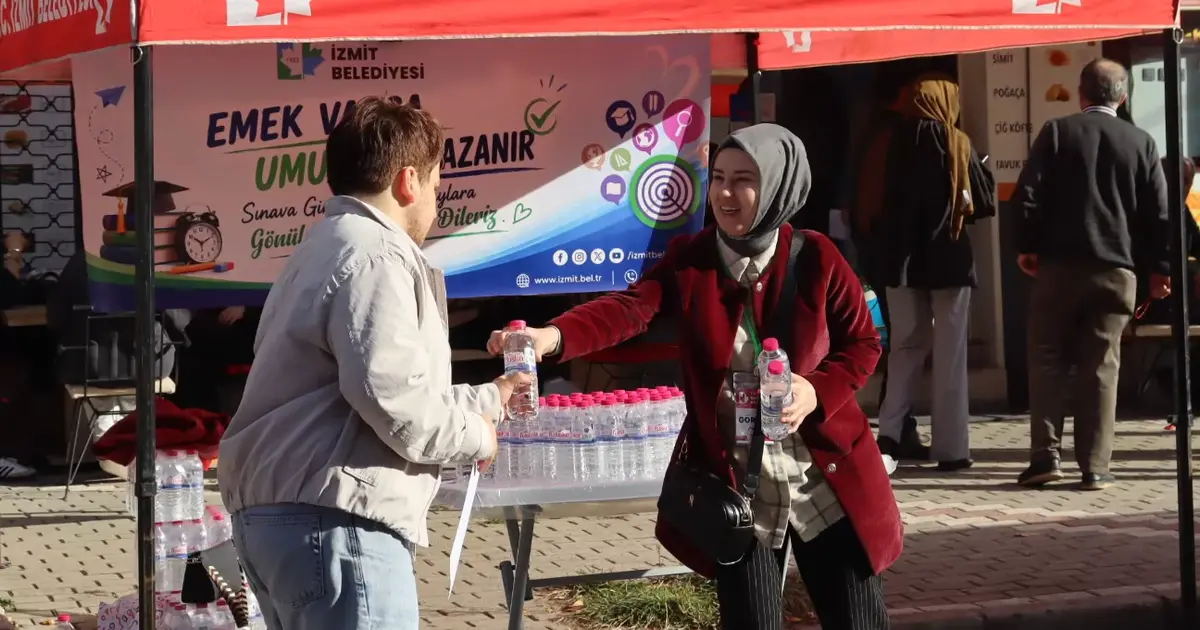 İzmit Belediyesi KPSS ön lisans sınavına giren adayları yalnız bırakmadı