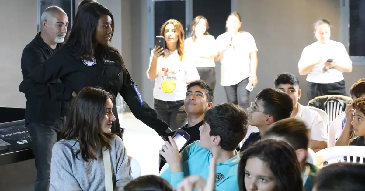 Astronot Aisha Bowe, Çiğli’de geleceğin uzay bilimcileriyle buluştu