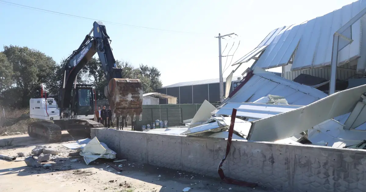 Bursa Nilüfer’de kaçak fabrika yıkıldı