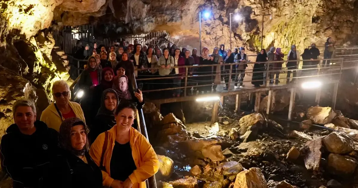 Düzce’de 14 mahalleden 300 kadın Sarıkaya Mağarası’nı gezdi