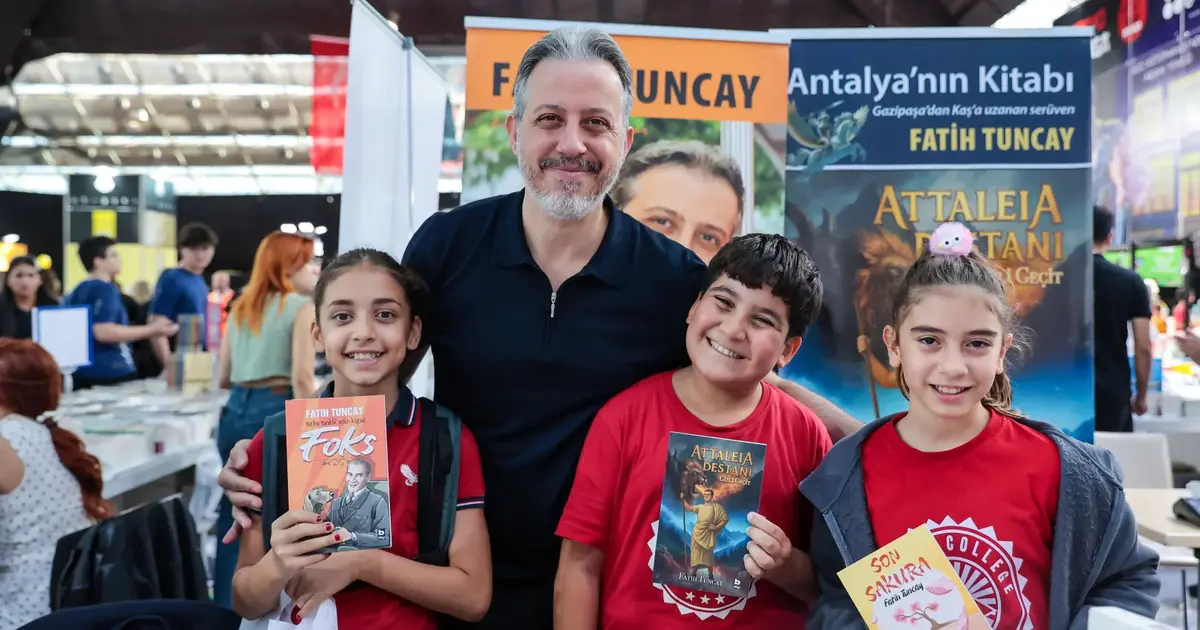 Antalya Kitap Fuarı’na ilgi sürüyor