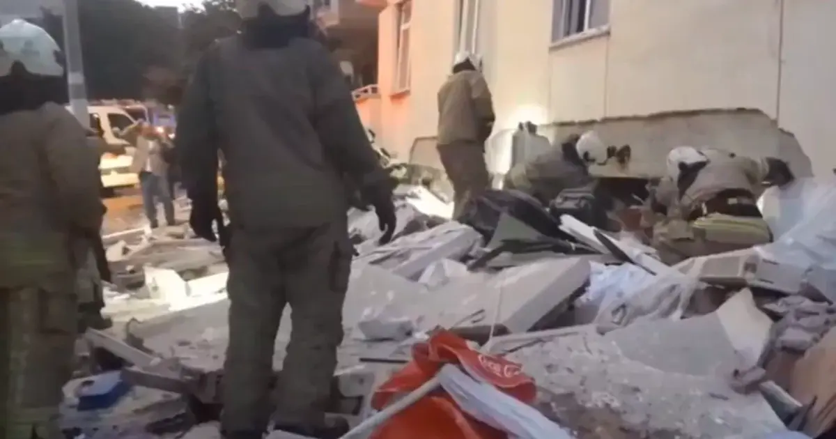 İstanbul Valiliği: Maltepe’de 3'ü çocuk 8 kişi sağ kurtarıldı... Arama çalışmaları sürüyor