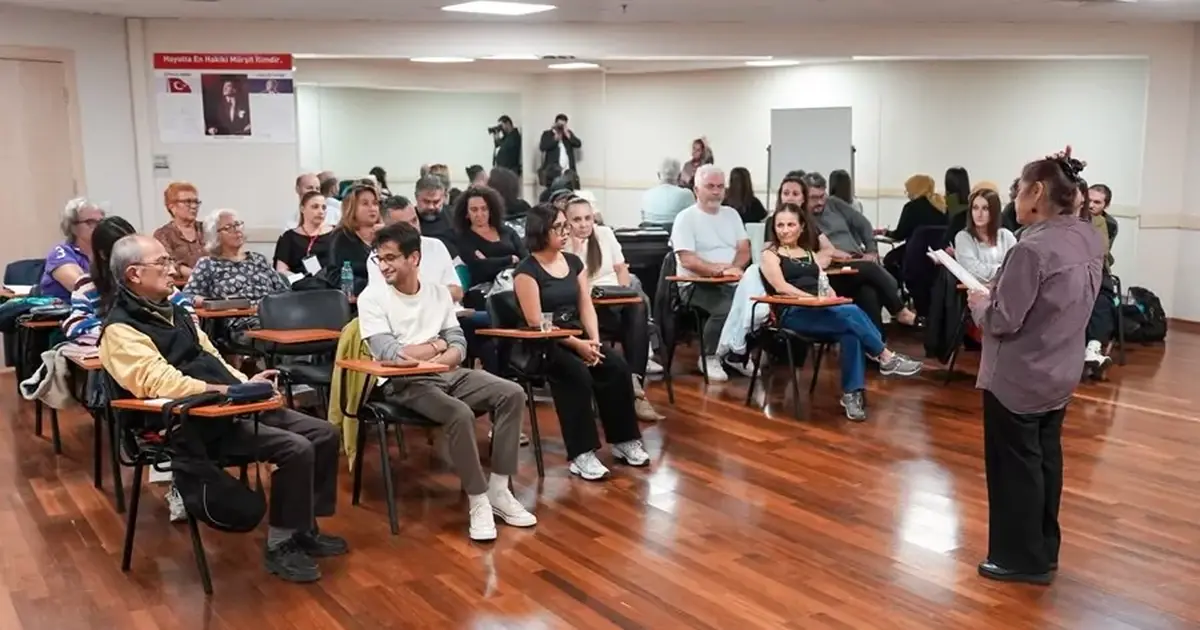 İstanbul Maltepe'de tiyatro sanatının farklı yönleri ele alındı
