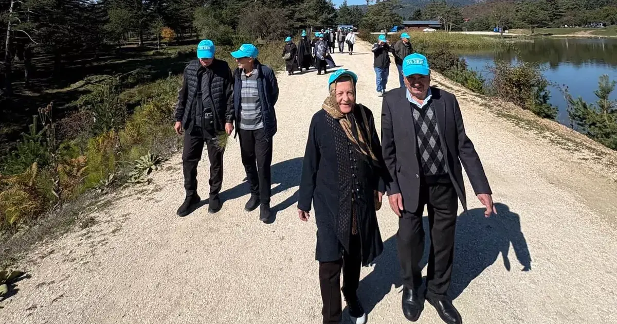 Sakarya YADEM yaşlılarından Taraklı Karagöl’de huzur dolu gün