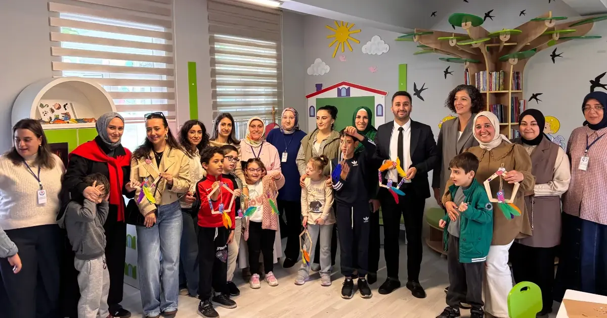 Trabzonlu öğrenciler Çilekli Düşler Köyü’nde eğlendi