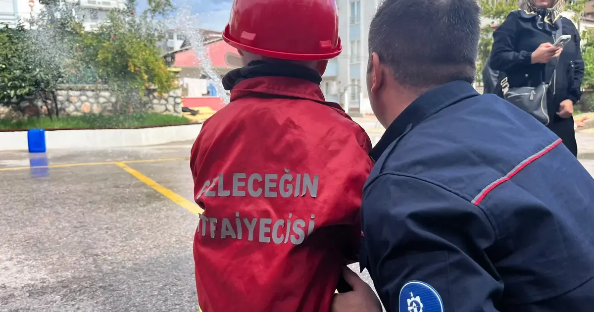 Kocaeli'de minikler itfaiyeyi yakından tanıdı