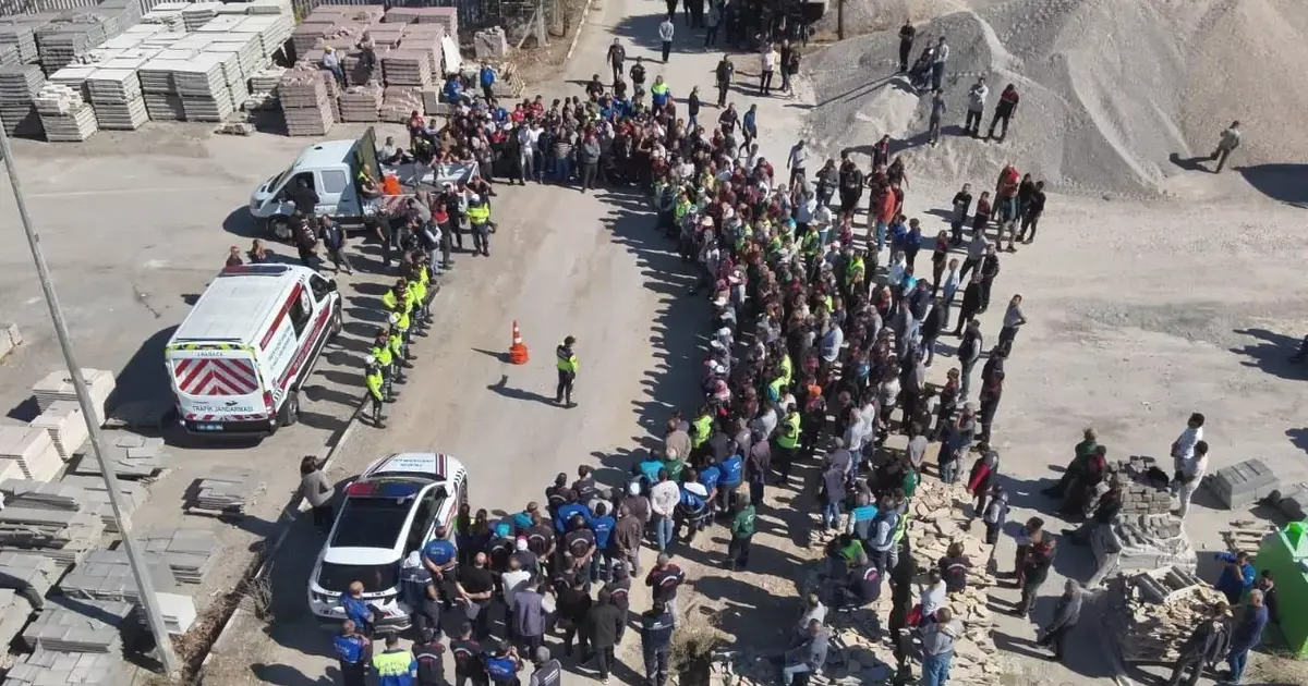 Manisa Büyükşehir personeline yol ve cadde çalışmalarında güvenlik eğitimi