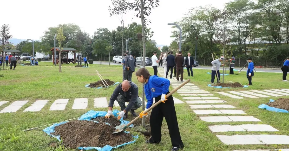 Ordu'da öğrenciler Melet’te ağaçları toprakla buluşturdu