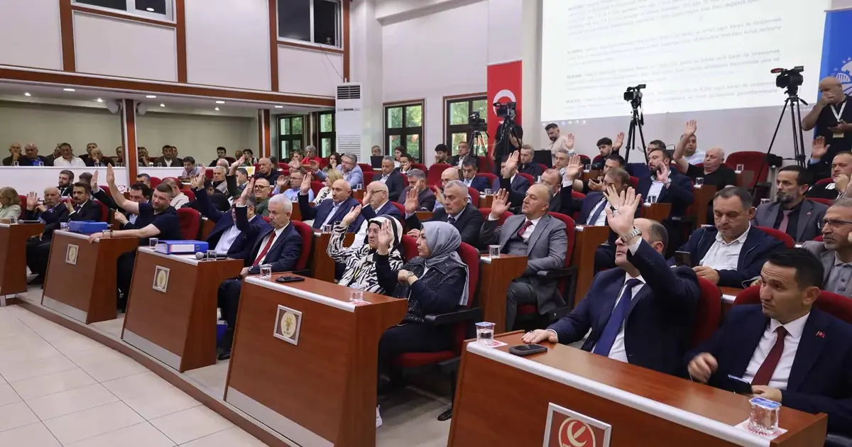 Sakarya Büyükşehir Meclisi'nden tarihi karar! 153 kırmızı dolmuş taksiye dönüşüyor