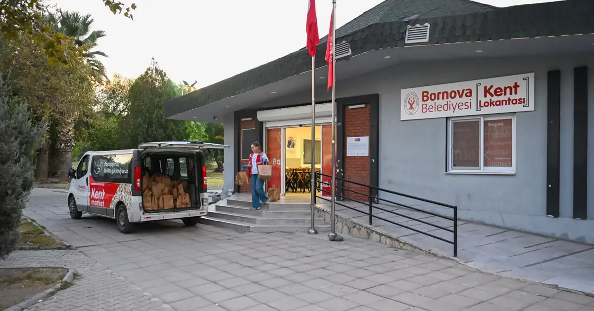 Bornova’da öğrencilere beslenme desteği