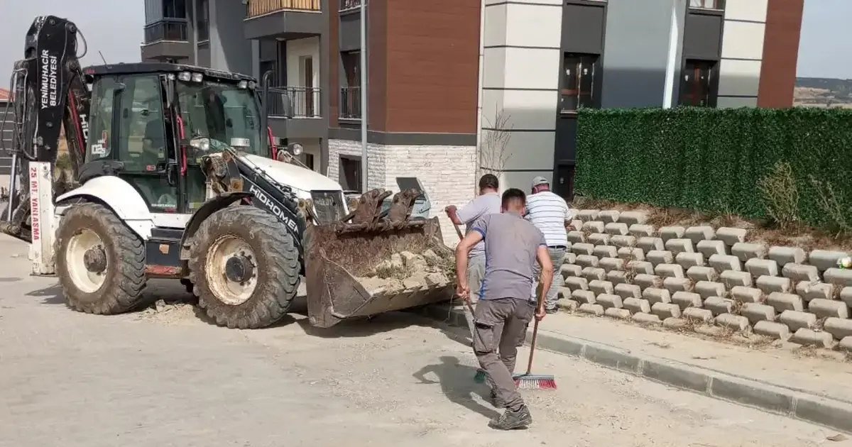 Yenimuhacir'de altyapı sonrası yol tamiratı