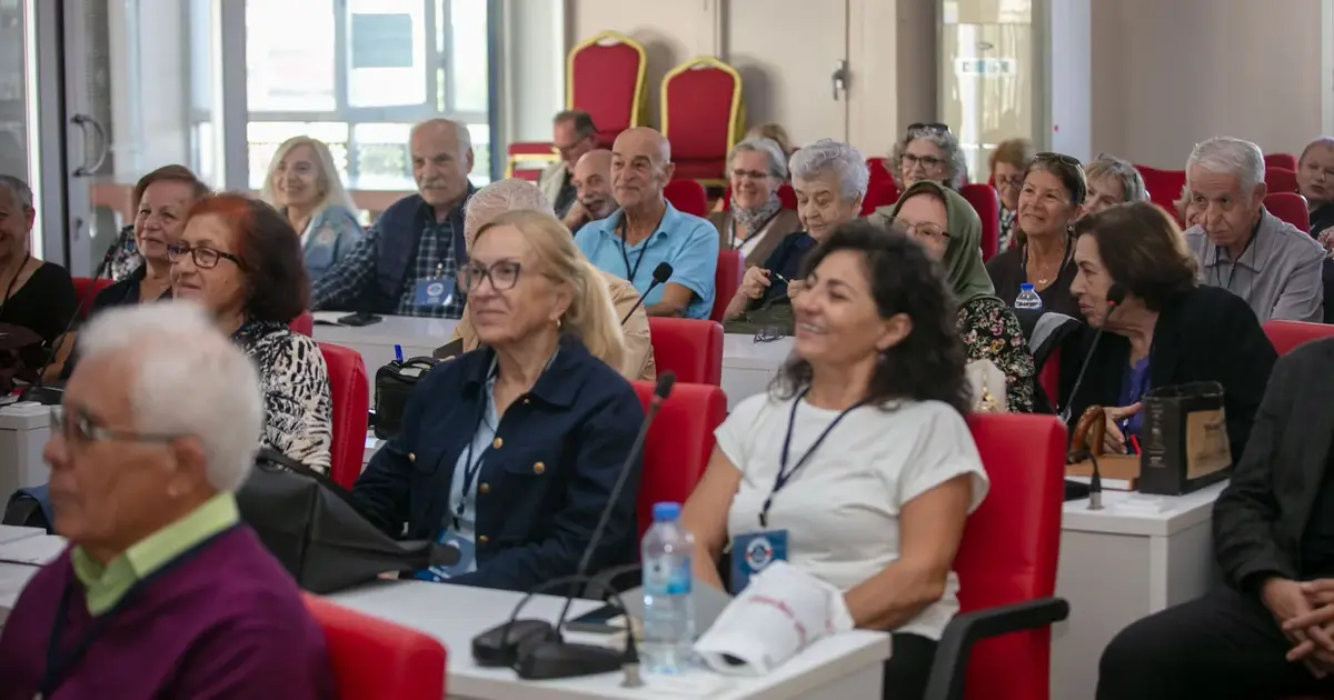 Güzelbahçe 3. Yaş Üniversitesi yeni döneme başladı