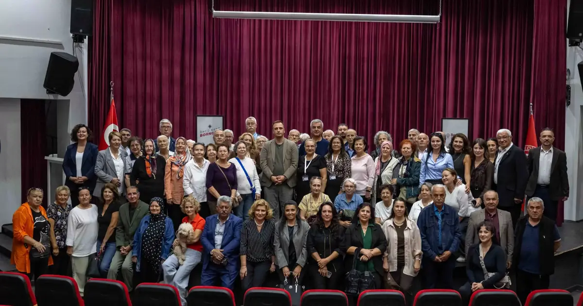 İzmir'de Bornova 3. Yaş Üniversitesi yeni döneme başladı