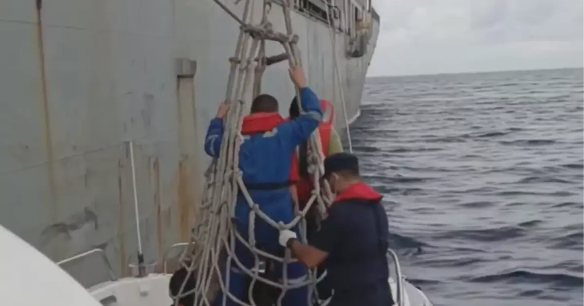 Kaş açıklarında yaralanan gemi mürettebatı Sahil Güvenlik tarafından kurtarıldı