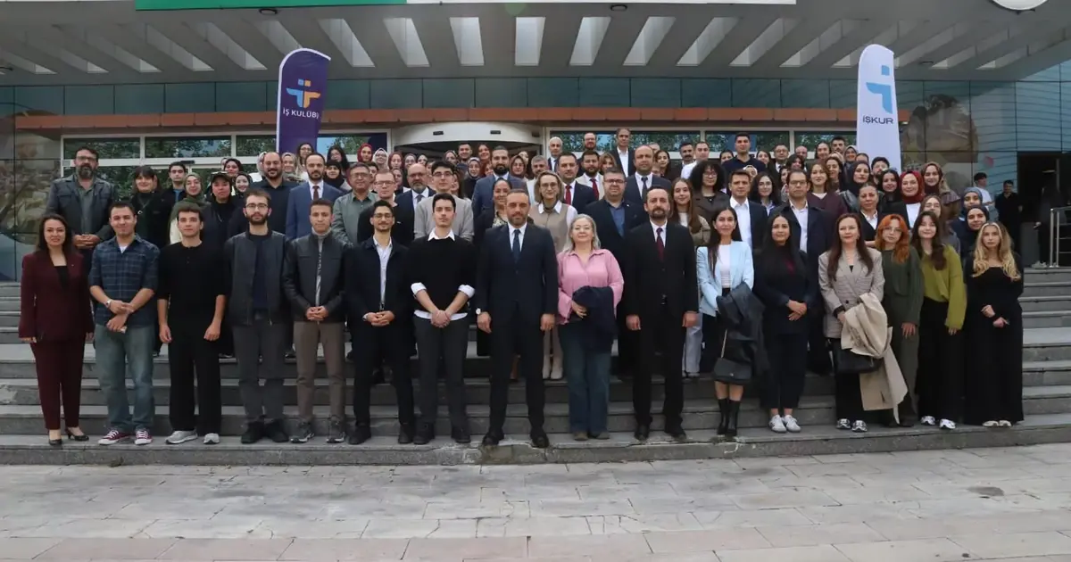 Konya'da gençler ve iş dünyası aynı masada buluştu