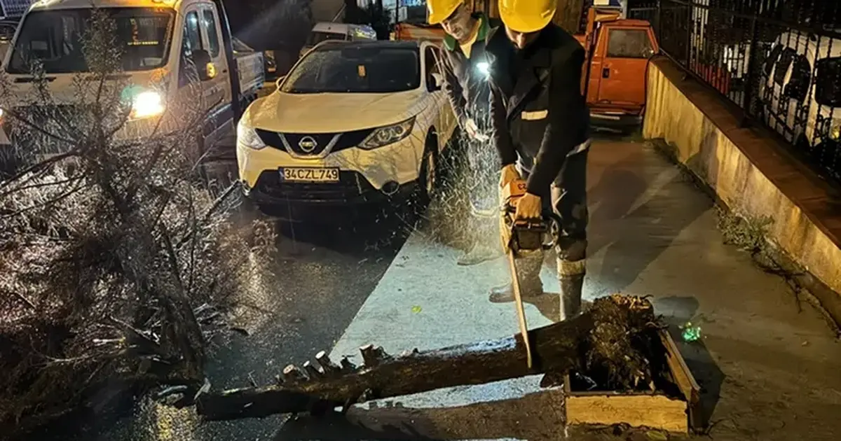 Beylikdüzü'nde sağanak mesaisi gece boyunca sürdü
