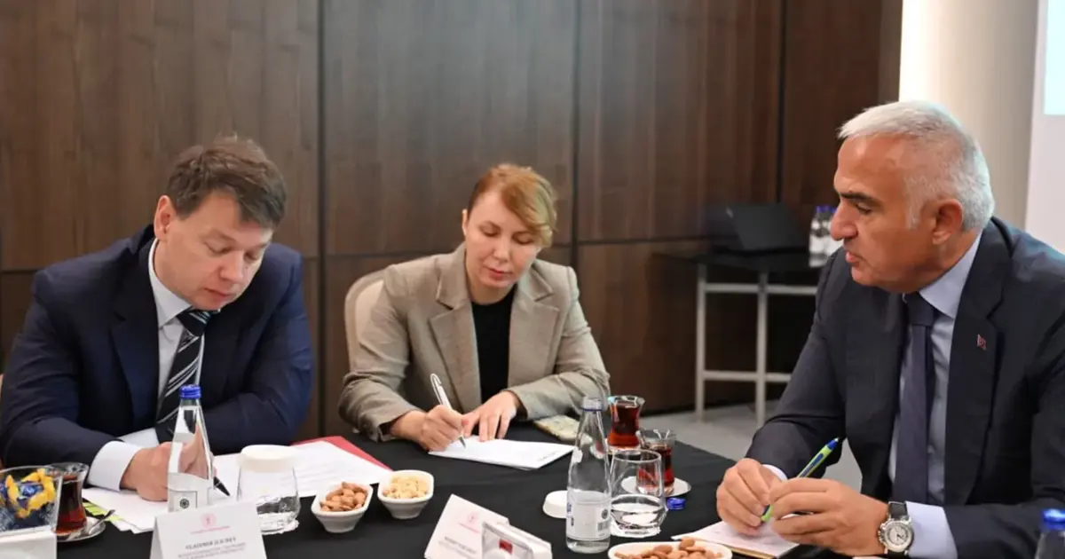 Bakan Ersoy'dan Türkiye-Rusya hava köprüsünü güçlendirme hamlesi