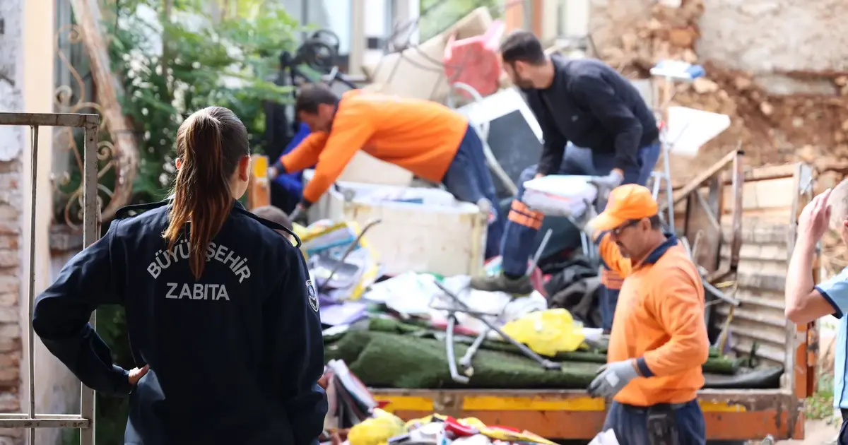 Antalya Balbey'de hurda ve atık operasyonu