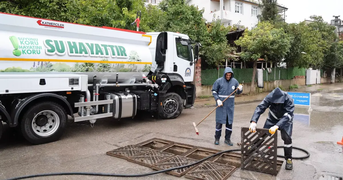 Gebze'de ekiplerden sağanak mesaisi