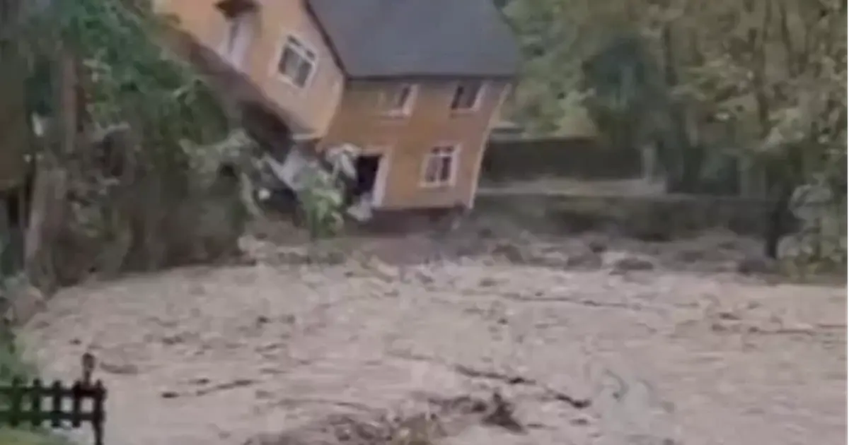 Kocaeli afet yaşıyor! Sapanca’da bir evi dere yuttu