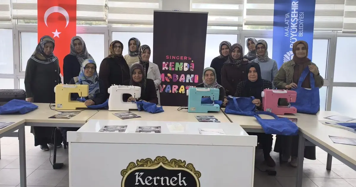 Kadınlar kendi çantalarını dikti