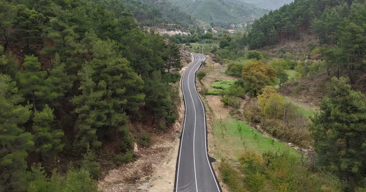İzmir'in en uzak yolu yenilendi
