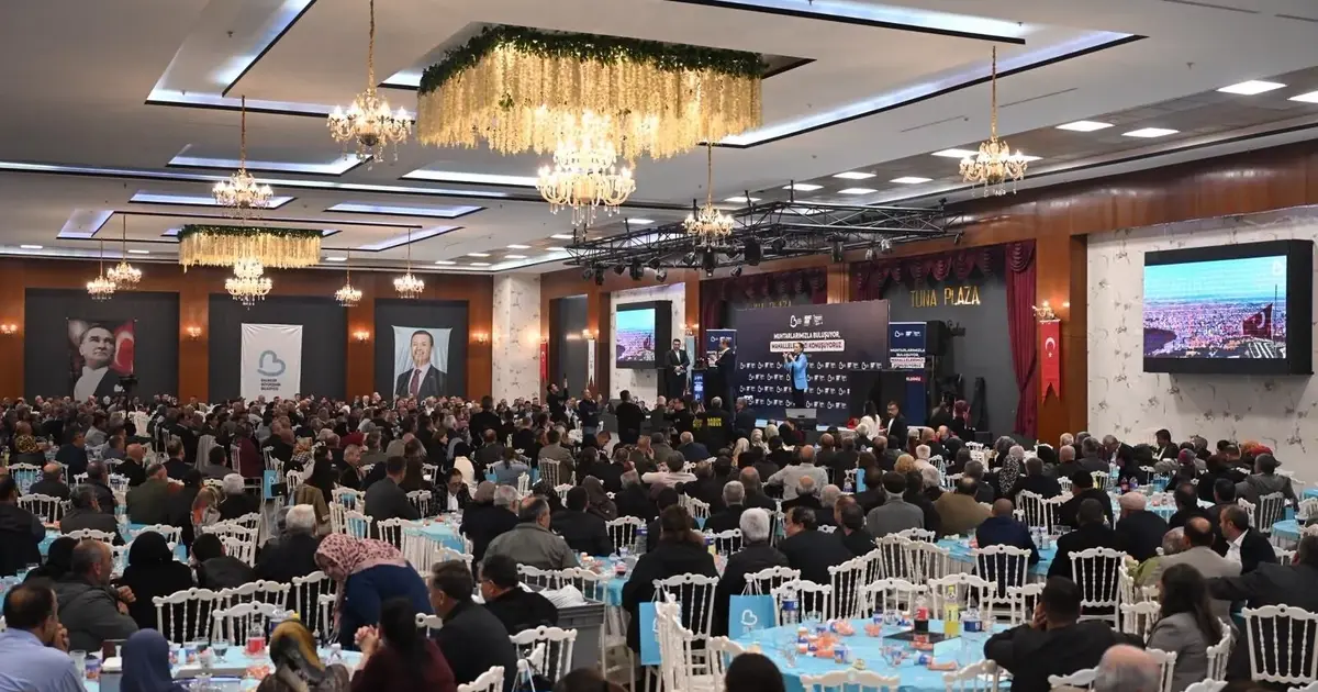 Balıkesir'de muhtarlar ve aileleri aynı sofrada buluştu