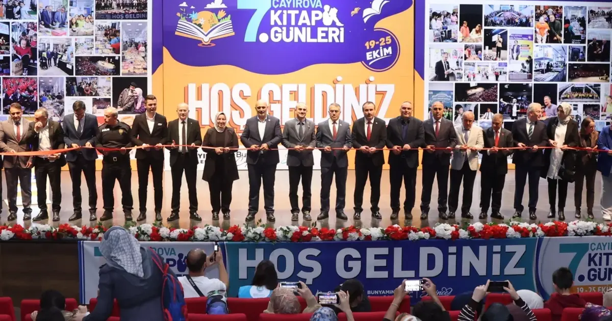 Çayırova 7. Kitap Günleri, kapılarını ziyaretçilerine açtı