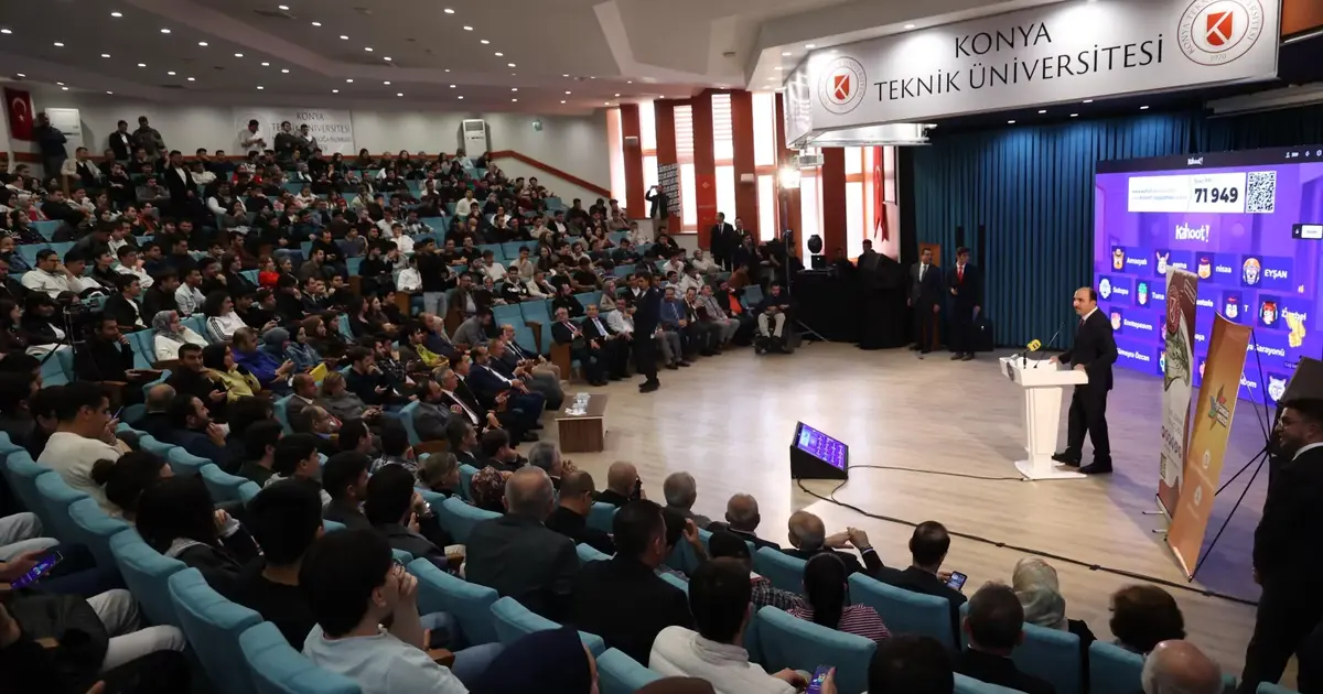 Konya’da Başkan Altay gençlerle bir araya geldi