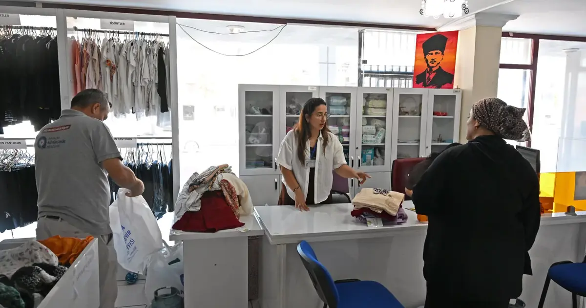 Antalya Büyükşehir Sosyal Yardım Merkezi’nde ihtiyaç sahiplerine destek