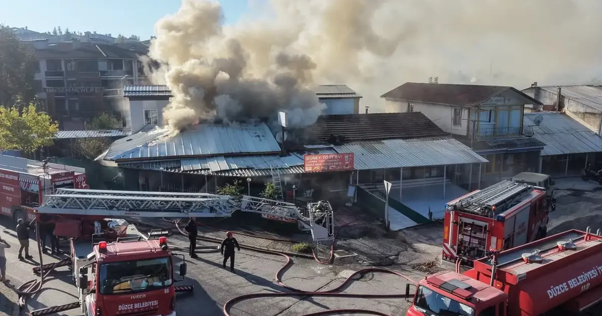 Düzce Bahçeşehir’de çatı yangınına anında müdahale