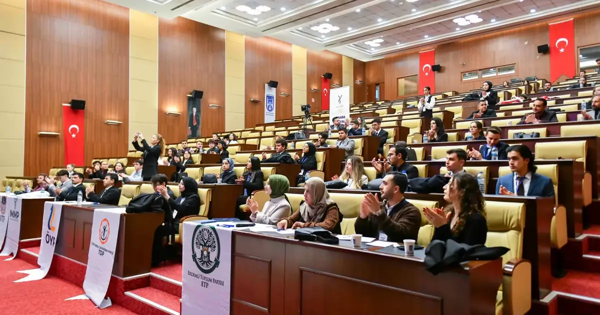 Ankara'da gençler bağımlılıkla mücadeleyi konuştu