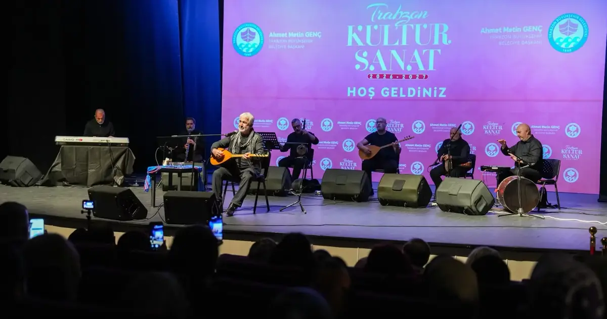 Trabzon’da türkü şöleni! Esat Kabaklı’ya büyük ilgi
