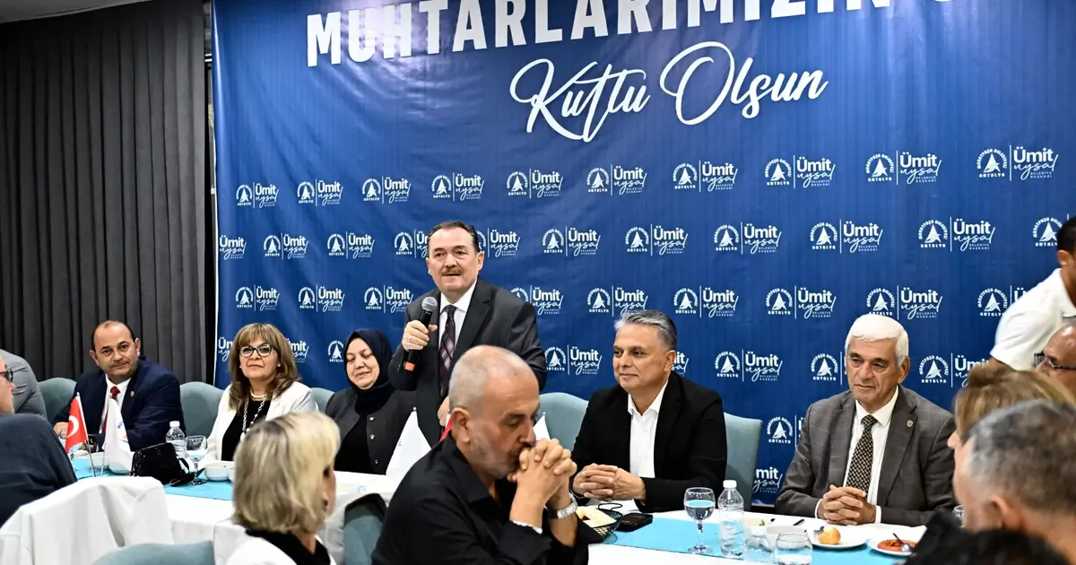 Antalya'da Başkan Uysal, muhtarlarla bir araya geldi