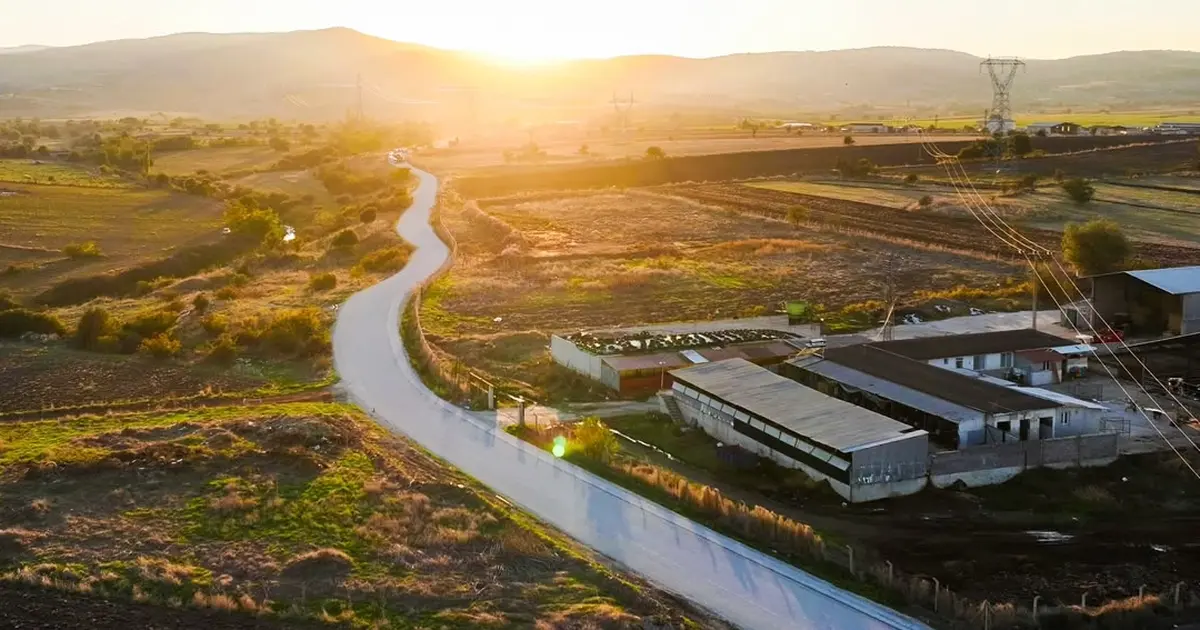 Manisa Büyükşehir'den Kula’da 30 kilometrelik yol çalışmasına yakın mercek