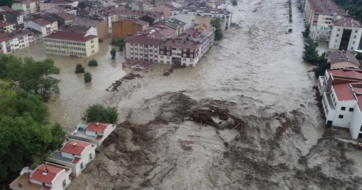 Uzmandan sel sonrası temizlik uyarısı: Önce güvenliği sağlayın