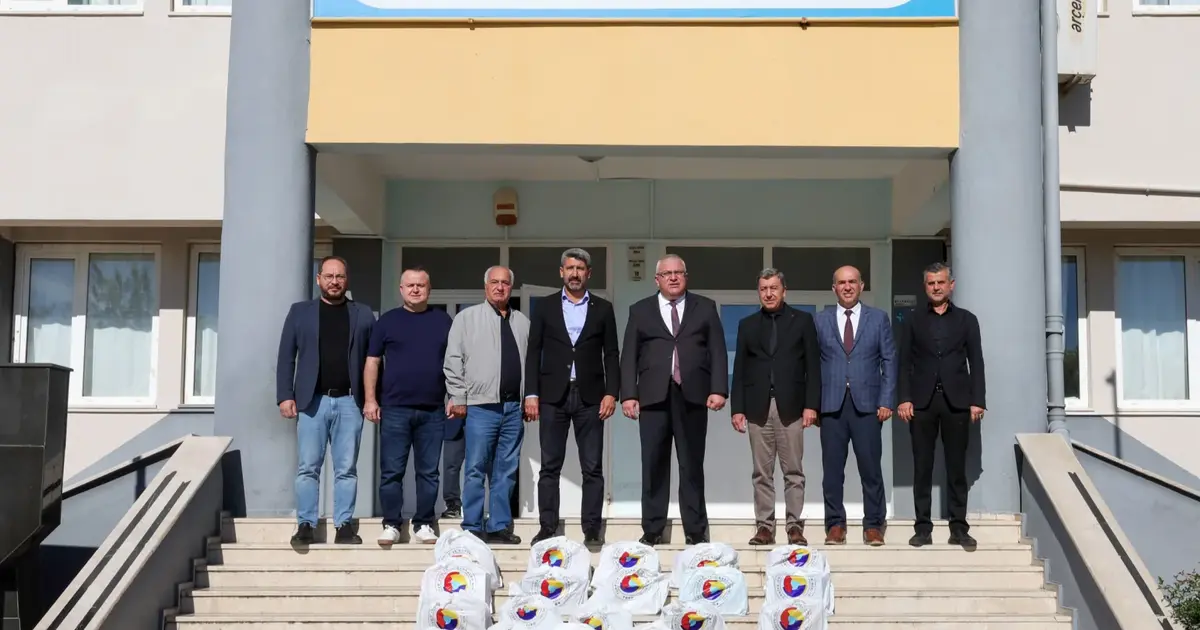 TOBB’dan Kumluca’da 525 öğrenciye ayakkabı desteği
