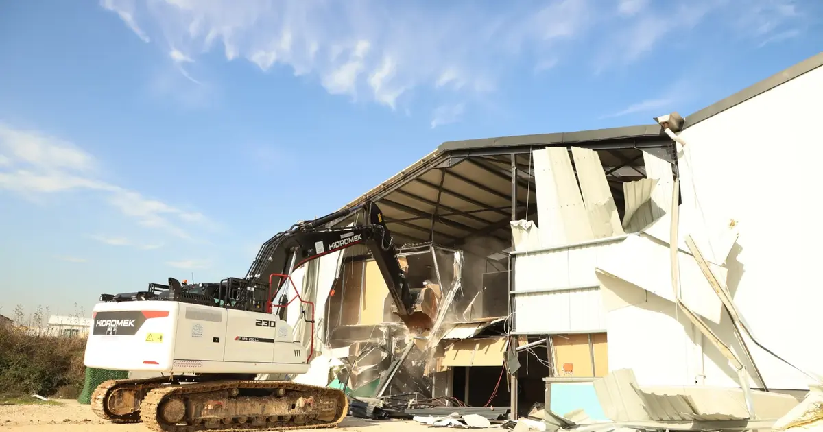 Bursa Nilüfer'de Yaylacık’ta 2 kaçak depo yıkıldı