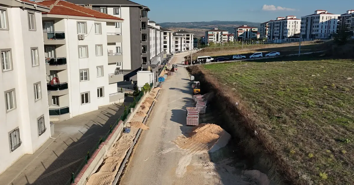 İnegöl Alanyurt’ta kaldırım çalışmalarına devam