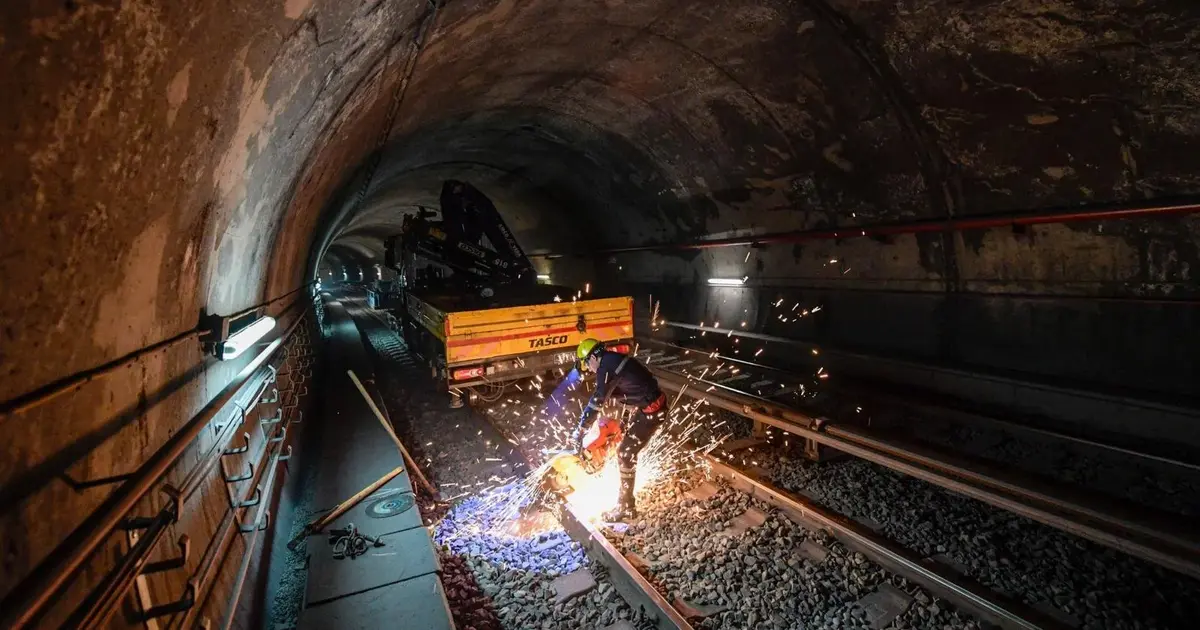 İzmir'de metro raylarında değişim zamanı