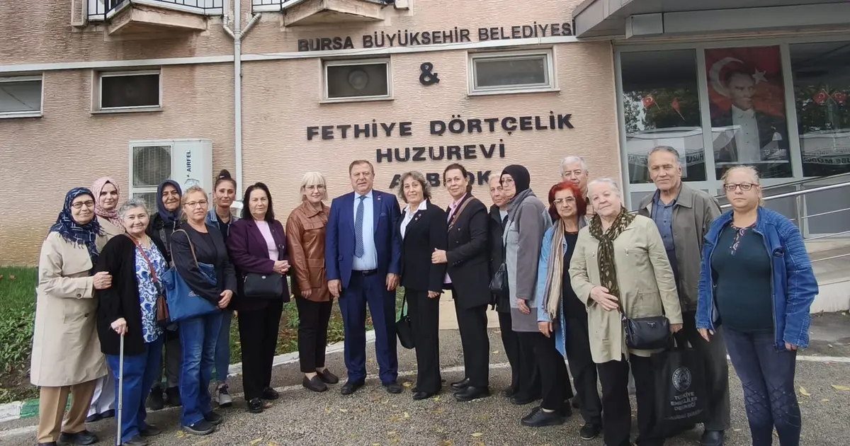Bursalı emeklilerden huzurevine anlamlı ziyaret