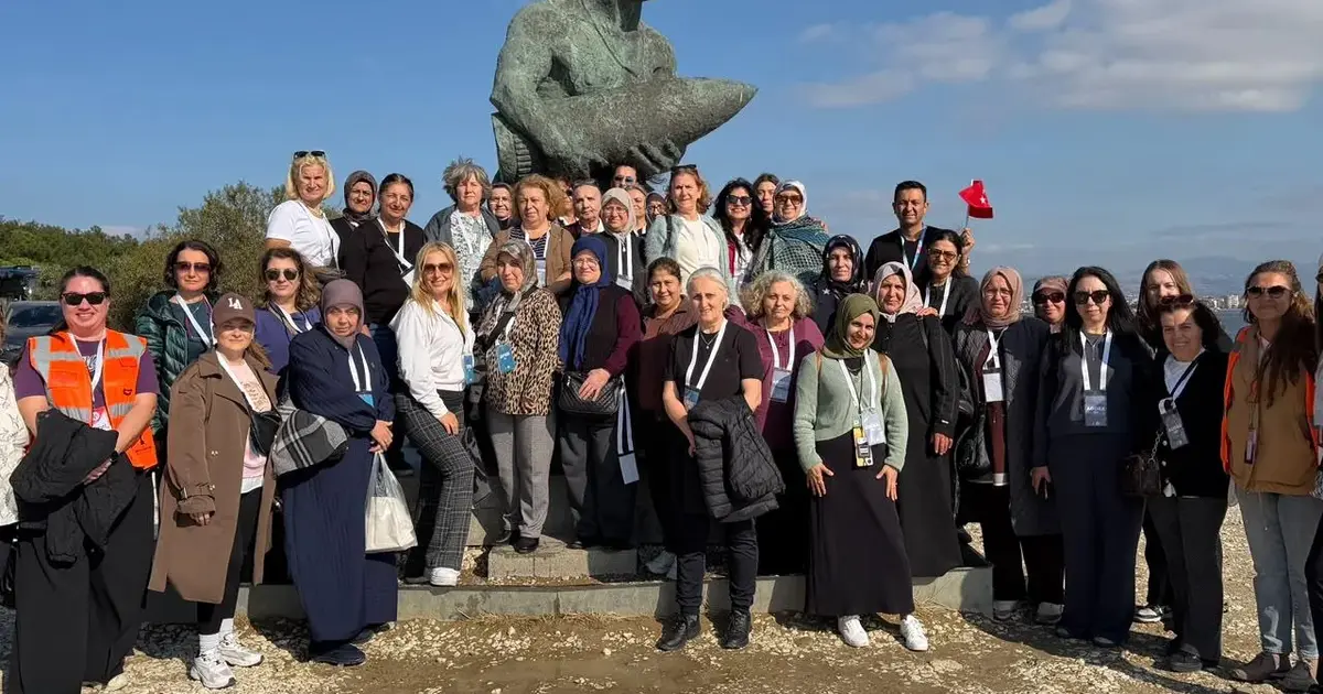 Gençler Cumhuriyet’in izinde yürüdü, kadınlar Çanakkale’yi keşfetti
