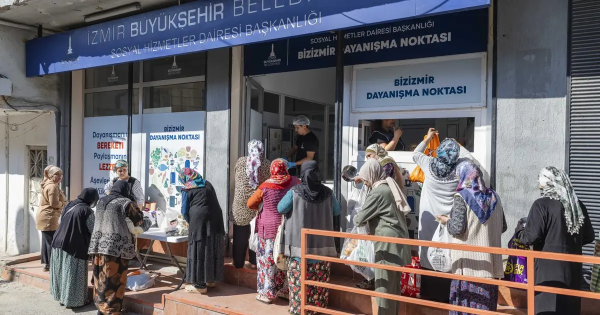 İzmir Büyükşehir, dayanışma noktalarıyla vatandaşların yanında