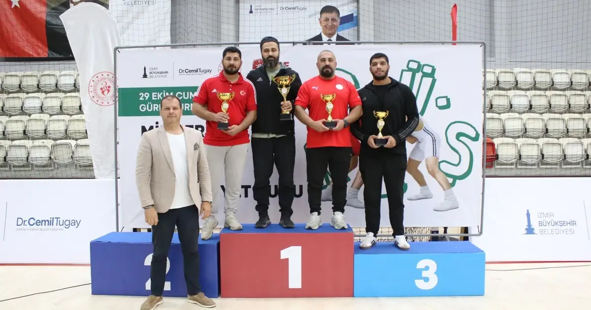 İzmir'de tatami ve minderde Cumhuriyet coşkusu