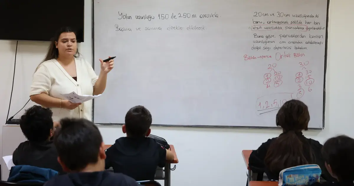 Antalya'da 8 bin öğrenciye ücretsiz eğitim desteği