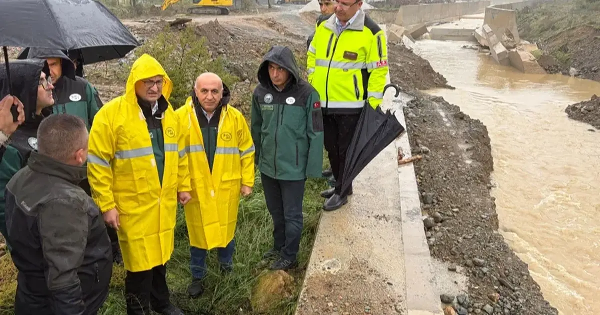 Yalova’da sel sonrası taşkın mesaisi